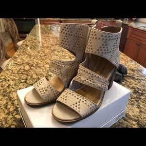 Lucky Brand Sandals (tan/beige)